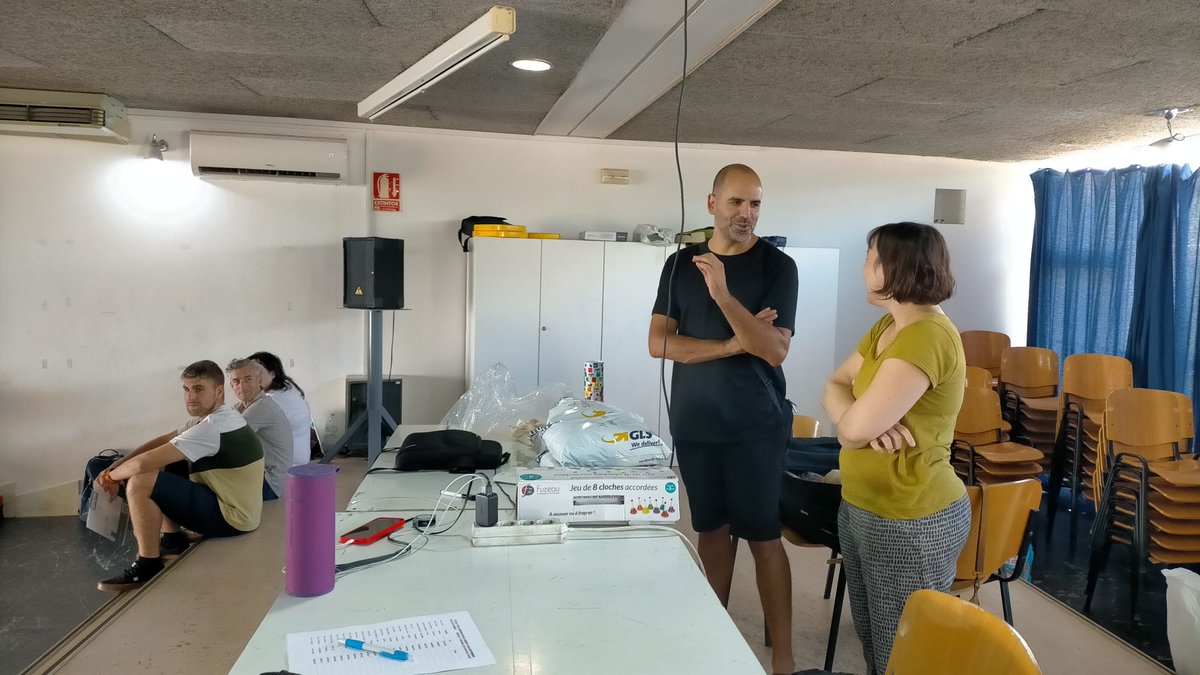 admurm_'s tweet photo. Ya en marcha  CON LA MÚSICA EN EL CUERPO en Águilas, Murcia, con @Oriol_Ferre @SantiSerratosa y @albacamins 
IMPRESIONANTE el grupo de docentes dispuestos a formarse, crear y ser felices con la música. Nos esperan grandes cosas este finde. 
@Educarm 
@coaemcoaem 
@educaciongob https://t.co/AxxObzxL55