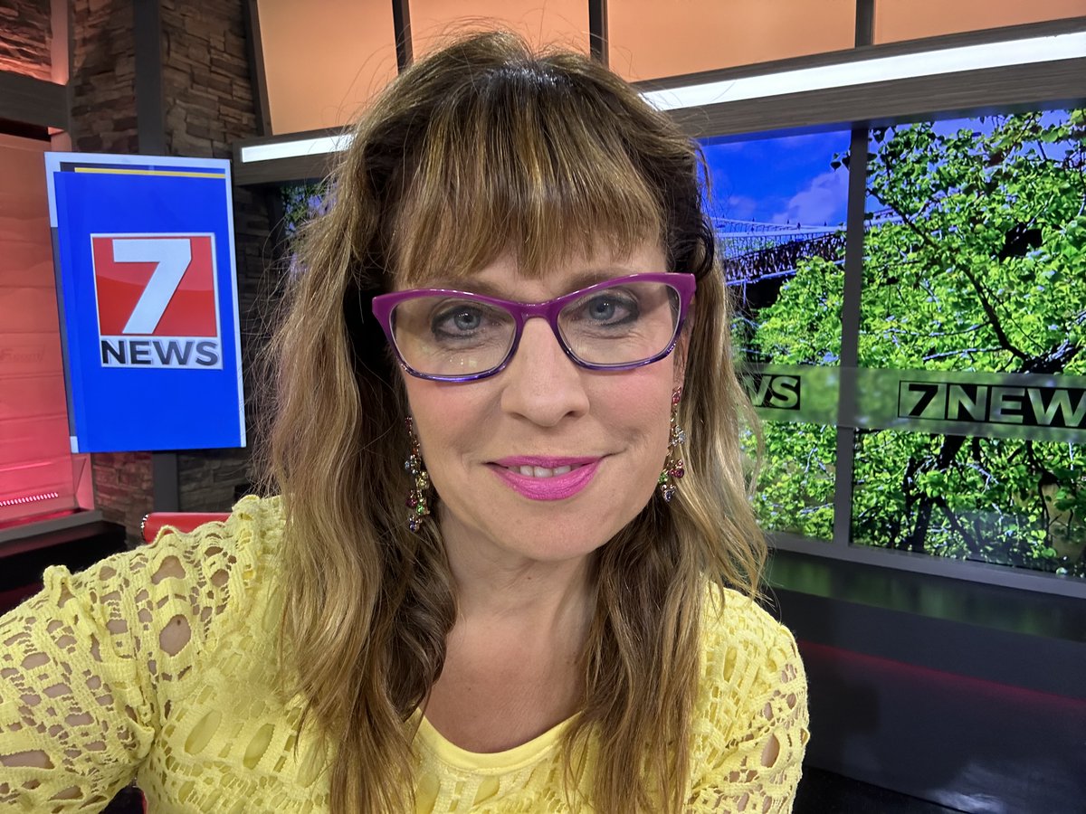 Look4Little's tweet photo. Dressed for success in my yellow dress!  

So sunshiny and bright @WTRF7News at Noon...  

Happy last day of summer Ohio Valley!  Make it a good one!

#FridayFeeling #FridayVibes #summer https://t.co/NLNJtQzEMN