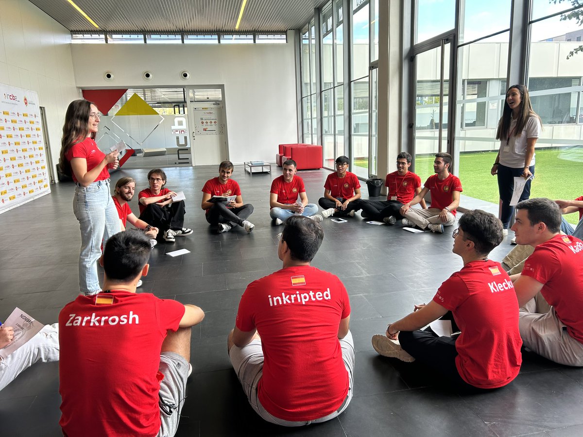 CyDLeonesa's tweet photo. 💻 Esta mañana hemos compartido una jornada de convivencia y enseñanza con la selección nacional de ciberseguridad 

🤝🏽 Gracias al convenio con el @INCIBE, hemos ayudado en la formación de cara al próximo Campeonato Europeo de Ciberseguridad en Noruega

#AúpaCultu https://t.co/VF2TfKOvVE