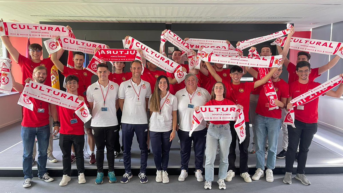 CyDLeonesa's tweet photo. 💻 Esta mañana hemos compartido una jornada de convivencia y enseñanza con la selección nacional de ciberseguridad 

🤝🏽 Gracias al convenio con el @INCIBE, hemos ayudado en la formación de cara al próximo Campeonato Europeo de Ciberseguridad en Noruega

#AúpaCultu https://t.co/VF2TfKOvVE