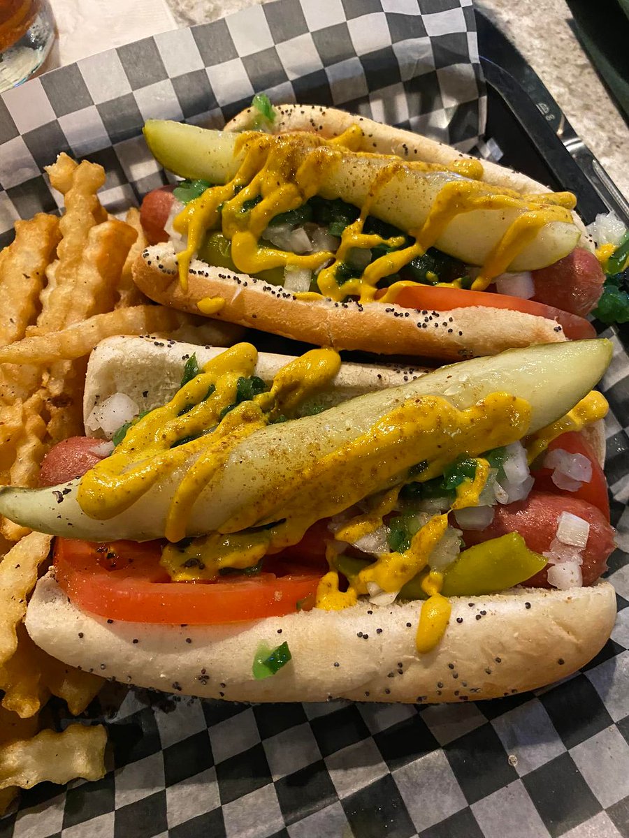 Mustard, onions, relish, and a poppy seed bun – that's the #Chicago way! 🌭🌟 #Caddyshack #Rosemont #BillMurray