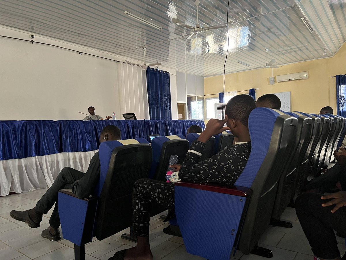 Ravi de retrouver <a href="/lourwana/">Lourwana Issaka</a> comme speaker qui partage son expérience sur l'impact d'une communauté #digital pour les jeunes au Niger.
Un bel échange avec de jeunes étudiants, fait dans  le cadre de la reprise des activités du  <a href="/GdscEst/">GDSC -ESCEP</a>.