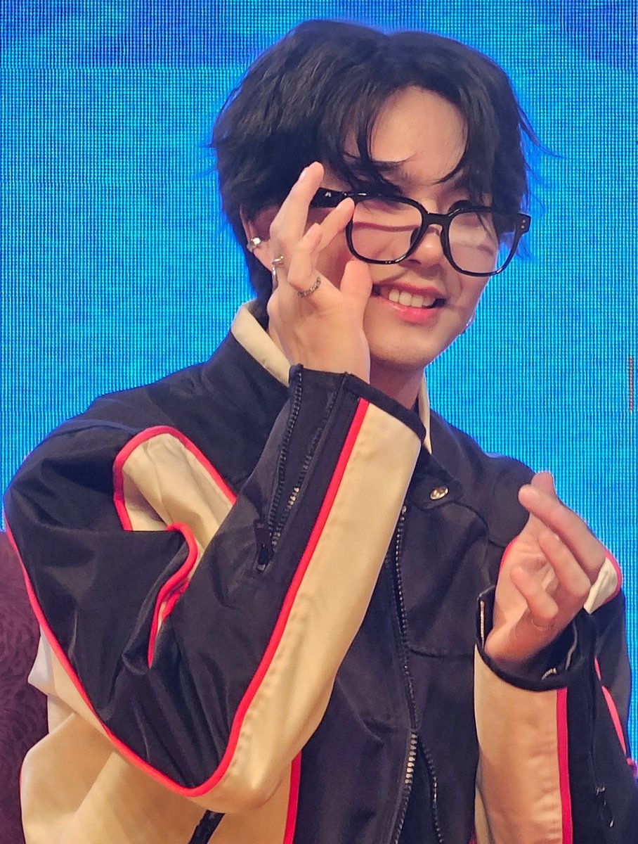 💙POPGOLDEN VOTE💙

Oh, THANK YOU, Shenzhen! You have given Admin more Biu in glasses, and she is melting at how beautiful he is 💙🔥💙

🎯200 RT= 200 votes
🎯500 RT= 500 votes

Pls RT/QRT with the format below:

I vote #BuildJakapan for #PopGoldenAwards

<a href="/JakeB4rever/">BIU.</a> #Beyourluve