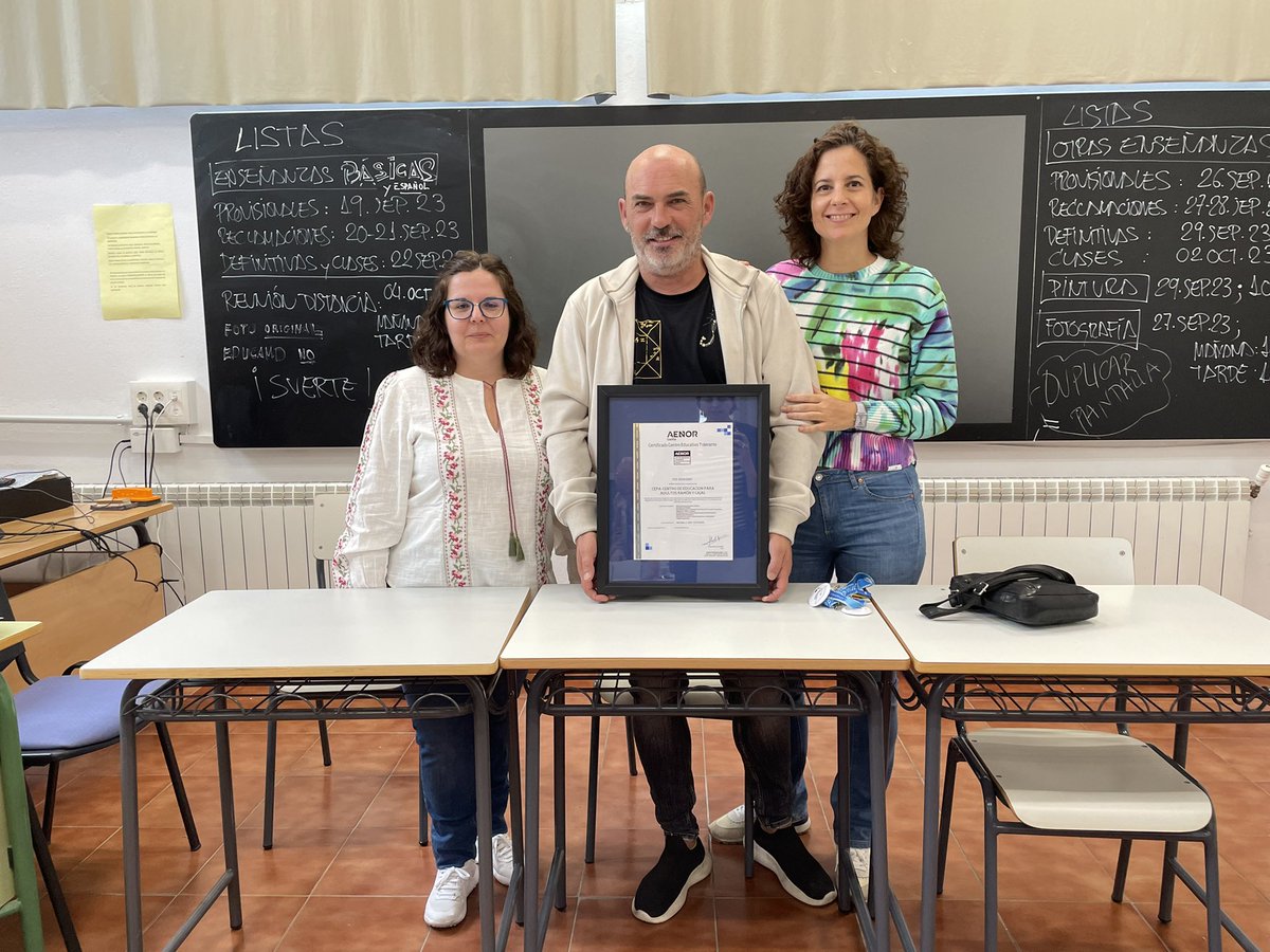 Hemos asistido a la ‘II Jornada de Implementación del sistema de gestión de tolerancia’ de @redmadtolerante en el IES Luis Vives de Leganés durante la cual hemos recibido nuestra flamante acreditación de AENOR como centro certificado junto al IES Luis Vives y <a href="/aidejoven/">AIDEJoven</a>
