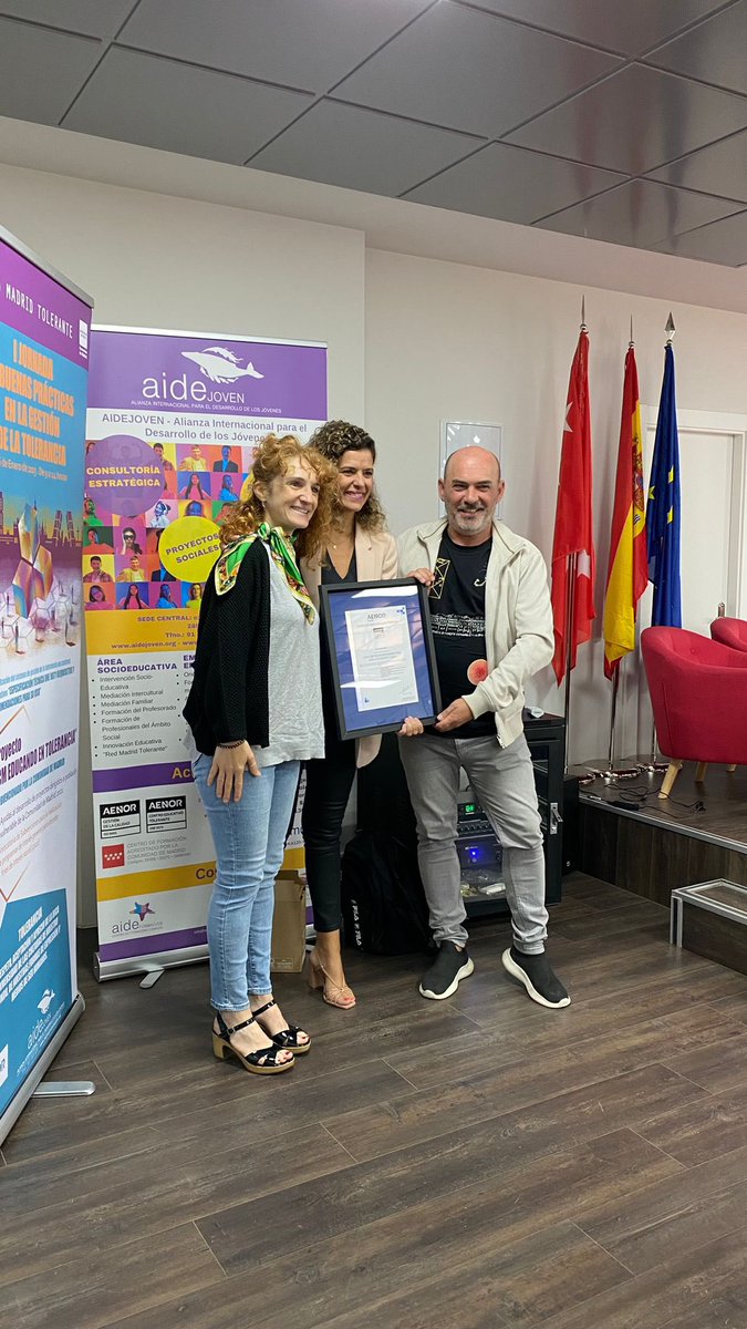 cepa_parla's tweet photo. Hemos asistido a la ‘II Jornada de Implementación del sistema de gestión de tolerancia’ de @redmadtolerante en el IES Luis Vives de Leganés durante la cual hemos recibido nuestra flamante acreditación de AENOR como centro certificado junto al IES Luis Vives y @aidejoven https://t.co/tJ71Cw4AEr