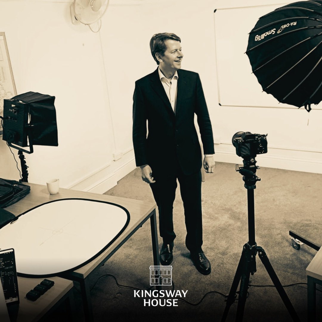 Our meeting rooms are versatile &amp; host a wide rage of activities - including filming video content 🎥

🔗  linktr.ee/kingswayhouse 

#meetingrooms #meetingroomspace #videocontent #photoshoot #worcester #business #smallbusinessowners