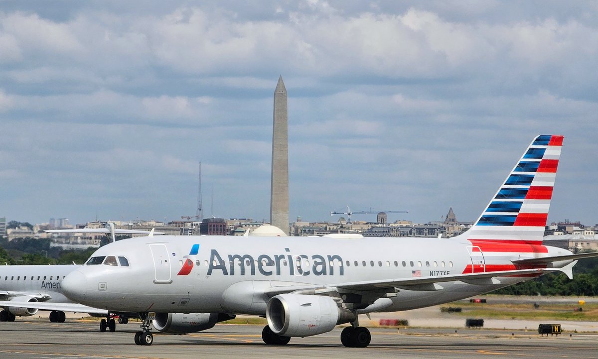 XBitToken's tweet photo. @AmericanAir just now. Awesome airline. Thanks. https://t.co/QeFR0Ur6FN