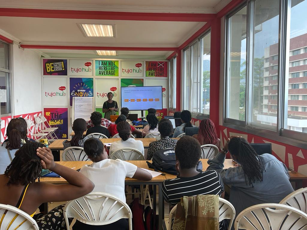 BujaHub's tweet photo. Des nos jours les petites et moyennes #entreprises peuvent rivaliser avec les grandes #entreprises "LES GOLIATHS " Tout ça grâce au #Marketing 2.0 !!!
C'est avec enthousiasme que nous avons avons fini notre formation de deux jours en #MarketingDigital
#DigitalLadies #BujaHub https://t.co/HAngNCZIYg