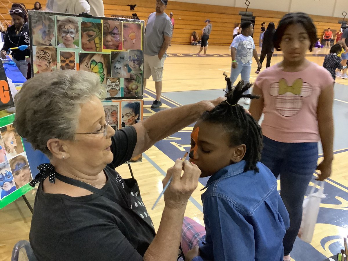 ECPPSCTE's tweet photo. CTE provides opportunities for our students to participate in CTSOs. Our DECA club at PCHS had their Annual Toys and Treats Night. It was a great success thanks to the volunteers, faculty/staff, students and participants! #ecppsctematters #ecppscterocks #CTEforNC https://t.co/FIJr34btXQ