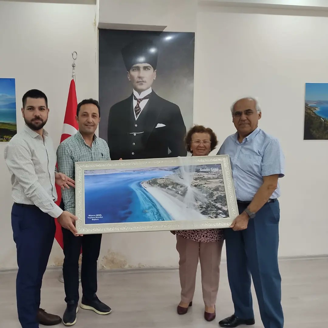 izburdurder's tweet photo. Yeşilova Belediye Başkanımız Sn. Mümtaz ŞENEL, eşleri Fatma ŞENEL Hanımefendi ile Dernek Merkezimizi ziyaret ettiler. Yeşilova ilçemiz ve Salda Gölümüz ile dernek faaliyetlerimiz üzerine fikir alışverişinde bulunduk. Kendilerine kıymetli ziyaretleri için teşekkür ediyoruz. https://t.co/IYijejShrI