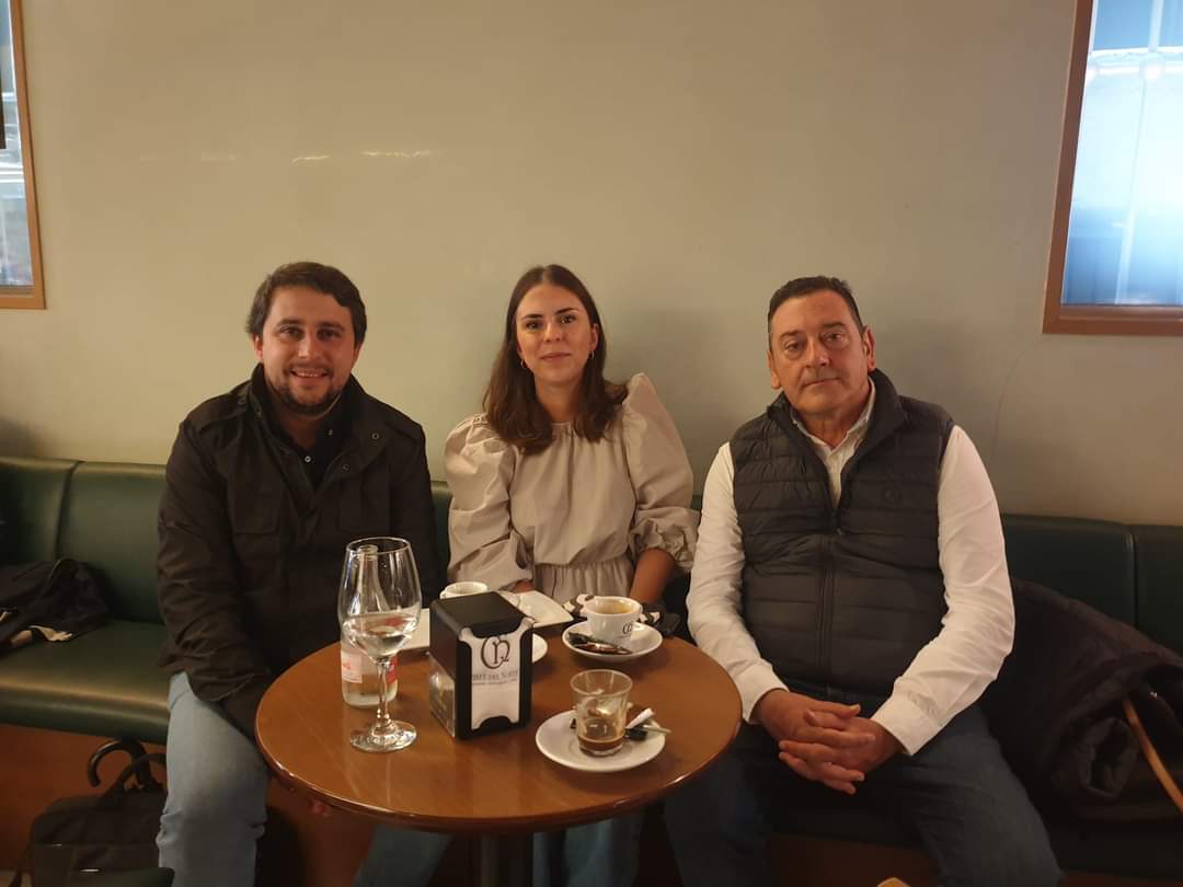 ASOFED (@asofed) on Twitter photo Reunión con el equipo de Bodega Eresma "retomando" proyectos y colaboraciones conjuntas. Muchas gracias.
<a href="/turvalladolid/">Turismo Valladolid</a> <a href="/EventosMonica/">MónicaKEventos</a> <a href="/mitonaniasyafic/">mitomanias</a> <a href="/Vallcosmopolita/">Vall Cosmopolita</a> Reunión con el equipo de Bodega Eresma "retomando" proyectos y colaboraciones conjuntas. Muchas gracias.
<a href="/turvalladolid/">Turismo Valladolid</a> <a href="/EventosMonica/">MónicaKEventos</a> <a href="/mitonaniasyafic/">mitomanias</a> <a href="/Vallcosmopolita/">Vall Cosmopolita</a>