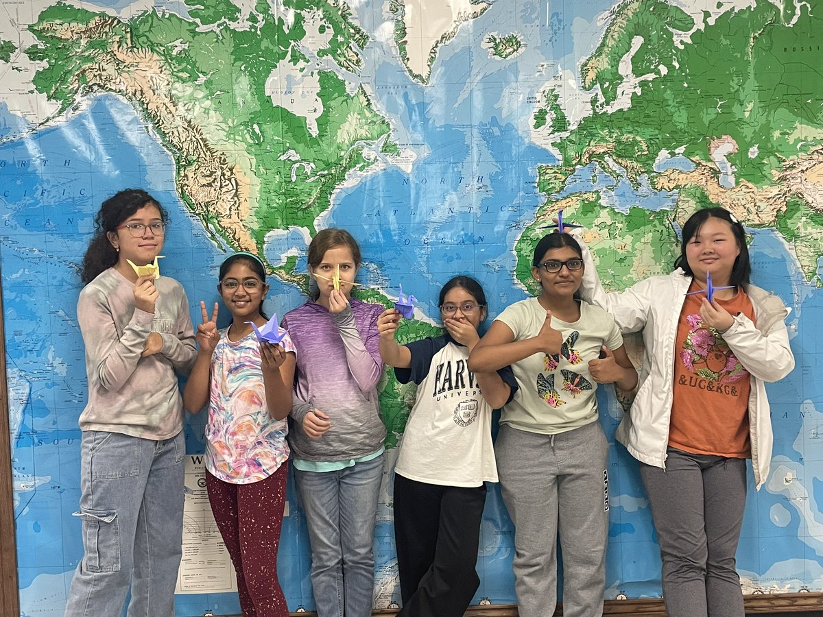 Delilah Sampson (@mssampsonreads) on Twitter photo The Gators showing off their paper cranes that they made in the library <a href="/MGMS_Gators/">Garcia Middle School</a> #origami The Gators showing off their paper cranes that they made in the library <a href="/MGMS_Gators/">Garcia Middle School</a> #origami