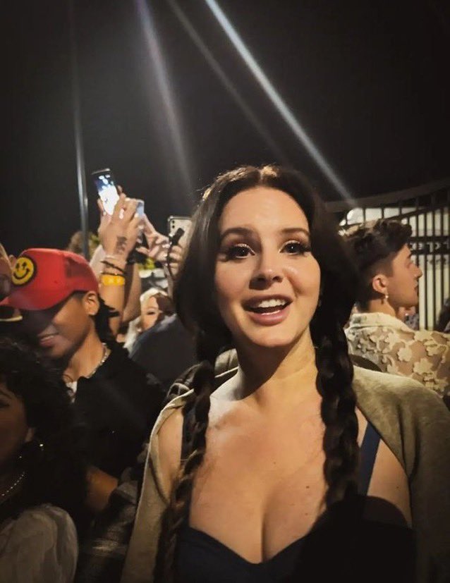 CinamonSluh's tweet image. Her 👀 are so big!