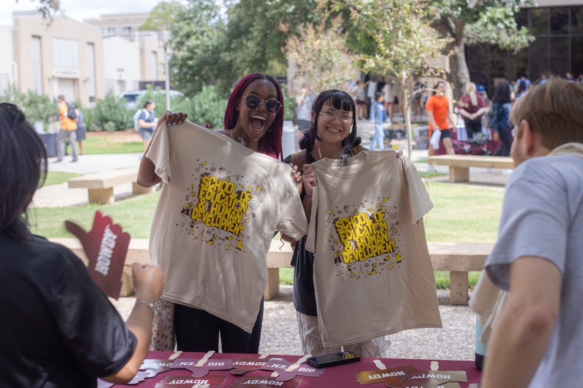 cehdtamu's tweet photo. Welcome Back Bash was a massive success filled with pizza, popsicles and lots of swag and fun! Thank you to everyone who came out for a 21st day of September we'll always remember. πΊ πͺ© ππ¦
#WelcomeBackBash #TAMU #SEHD #Aggies #GigEm #EarthWindFire https://t.co/djQsgmsqUs