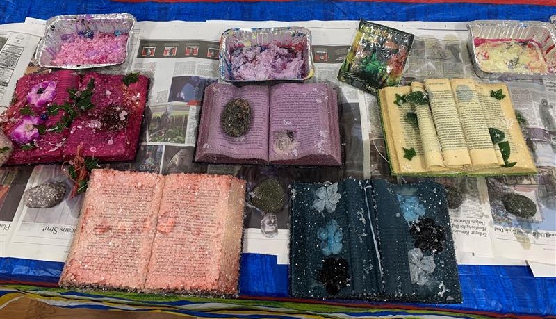 LawrenceburgLib's tweet photo. Books are already amazing, but some of our teens recently transformed some pages into beautiful crystallized creations! Do not miss our many teen programs- including archery next week!
https://t.co/qXZeYVLm6O
#LPLD #books #beautiful #teens https://t.co/Ogp5gz09hD