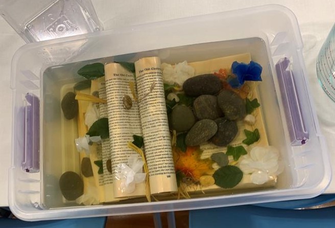 LawrenceburgLib's tweet photo. Books are already amazing, but some of our teens recently transformed some pages into beautiful crystallized creations! Do not miss our many teen programs- including archery next week!
https://t.co/qXZeYVLm6O
#LPLD #books #beautiful #teens https://t.co/Ogp5gz09hD