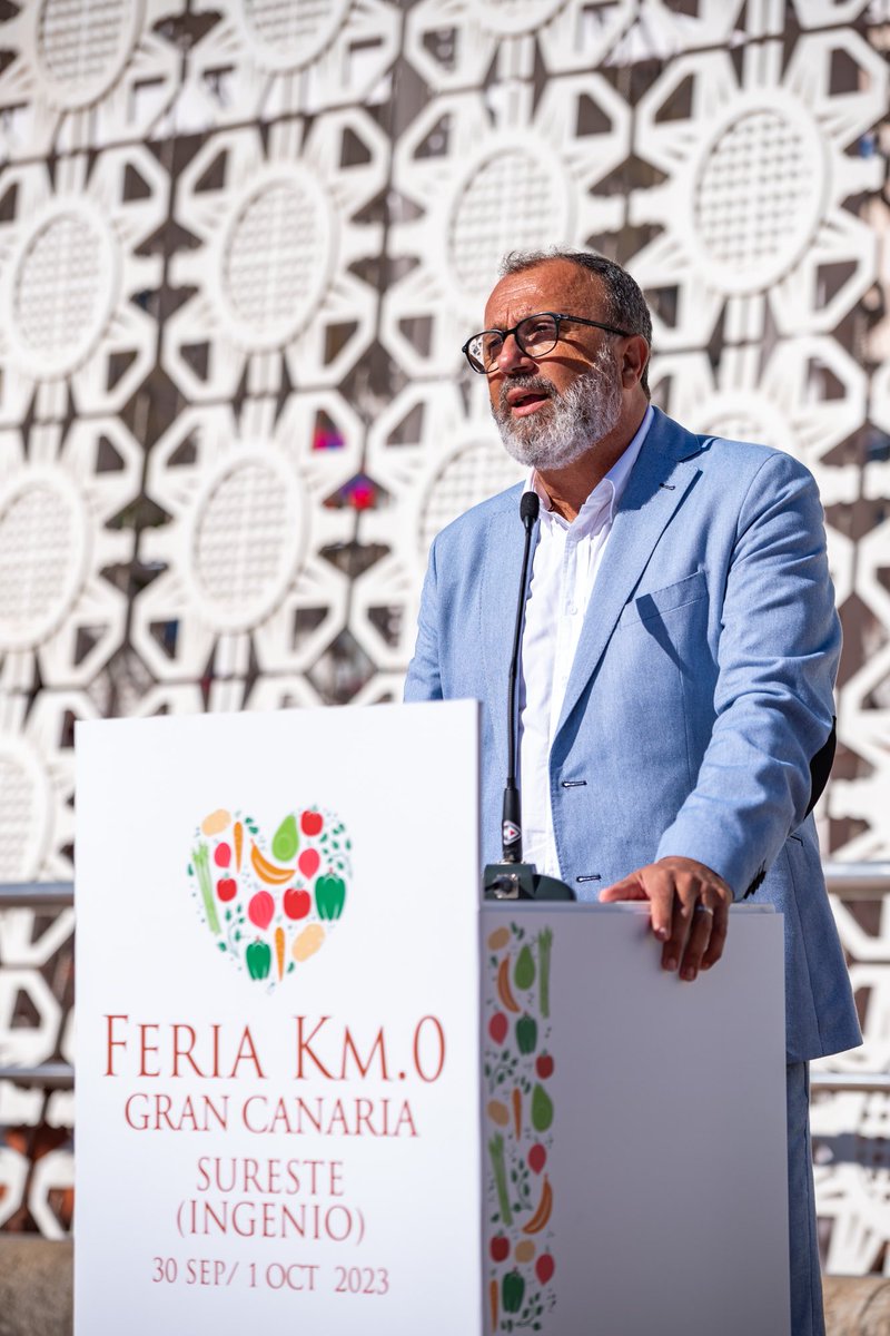 Franciscogarnc's tweet photo. ¡Trabajar por un futuro es crucial para la Mancomunidad del Sureste. Hoy adquirimos el primer recolector de residuos 100% eléctrico de Canarias y presentamos la Feria Km0 y la Feria del Sol que serán la próxima semana en Ingenio. #GranCanaria #FeriaKm0 #FeriaDelSol https://t.co/3SKG9ju56d