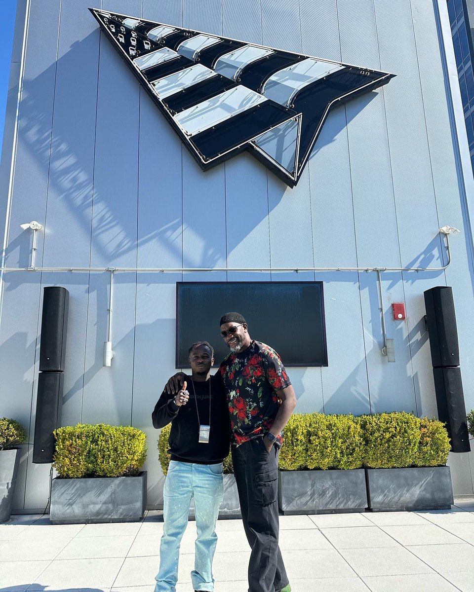 Didibofficial's tweet photo. On est jamais à l’abri d’une bonne nouvelle. #RocNation 
🤝🏾 Briant Biggs. 
#Shogün https://t.co/Aqczyrbx9E