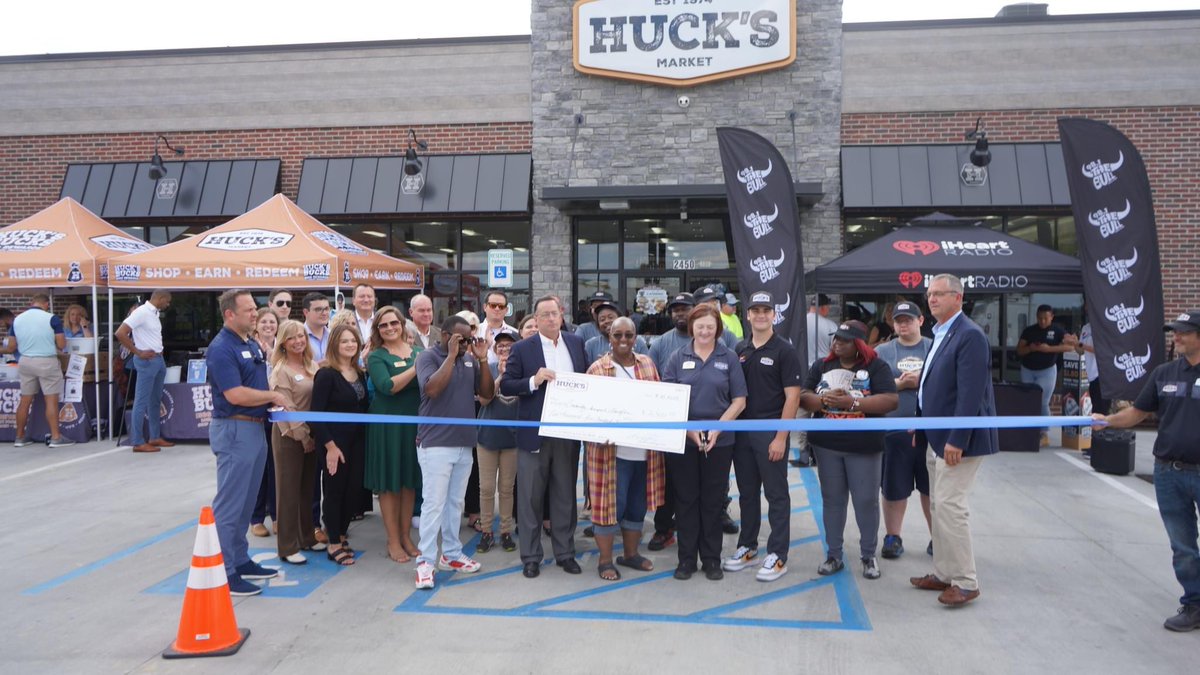 hamburgjournal's tweet photo. Hamburg neighbors, you can now @GoToHucks on Polo Club! https://t.co/nselnMAZVX