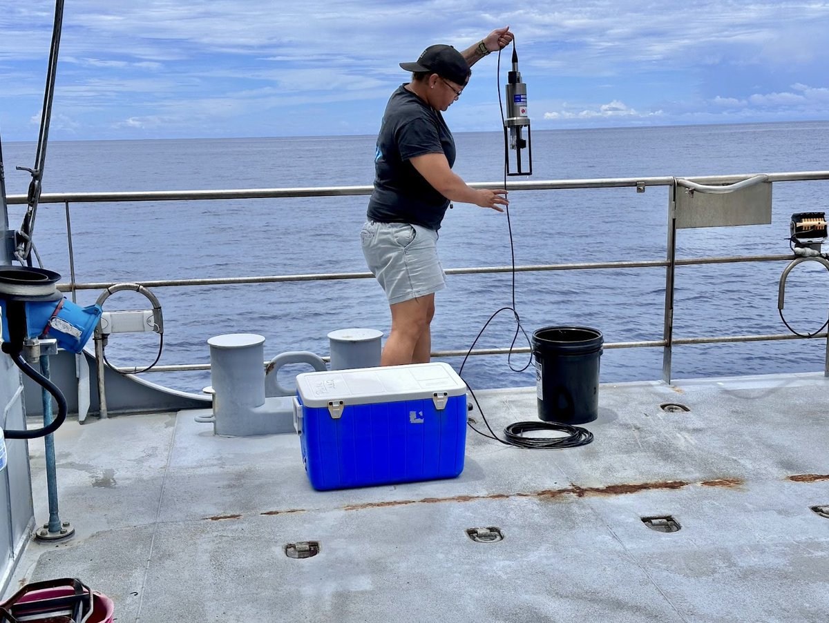 We're collaborating with @PICRCPalau & @Dionne_Group to optimize innovative environmental DNA methods that can enable detection of marine life spanning microbes to mammals.🦠➡️🐬 Meet the team & explore #eDNA research 🔗stanford.io/48tu4vx 📷: @CClosek @PICRCPalau