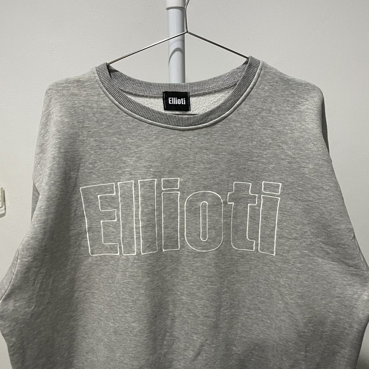 studio_doublep's tweet photo. Elliott sweater สีเทา ปักโลโก้เรียบๆผ้านุ่มไม่หนางับ
✿ สภาพโดยรวม 10/10
✿ อก : 46 ยาว : 26
✿ 220.- ส่งฟรี
#สเวตเตอร์มือสอง #ส่งต่อเสื้อผ้า #สเวตเตอร์ #พรีออเดอร์เกาหลี #ไอดอลใส่ #grooverhyme #ellioti https://t.co/RUwjjzbtU4
