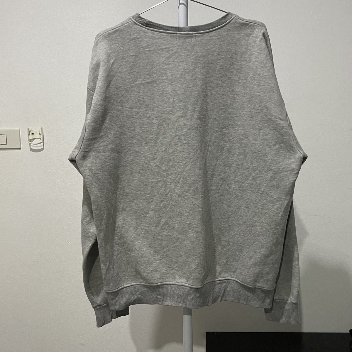 studio_doublep's tweet photo. Elliott sweater สีเทา ปักโลโก้เรียบๆผ้านุ่มไม่หนางับ
✿ สภาพโดยรวม 10/10
✿ อก : 46 ยาว : 26
✿ 220.- ส่งฟรี
#สเวตเตอร์มือสอง #ส่งต่อเสื้อผ้า #สเวตเตอร์ #พรีออเดอร์เกาหลี #ไอดอลใส่ #grooverhyme #ellioti https://t.co/RUwjjzbtU4