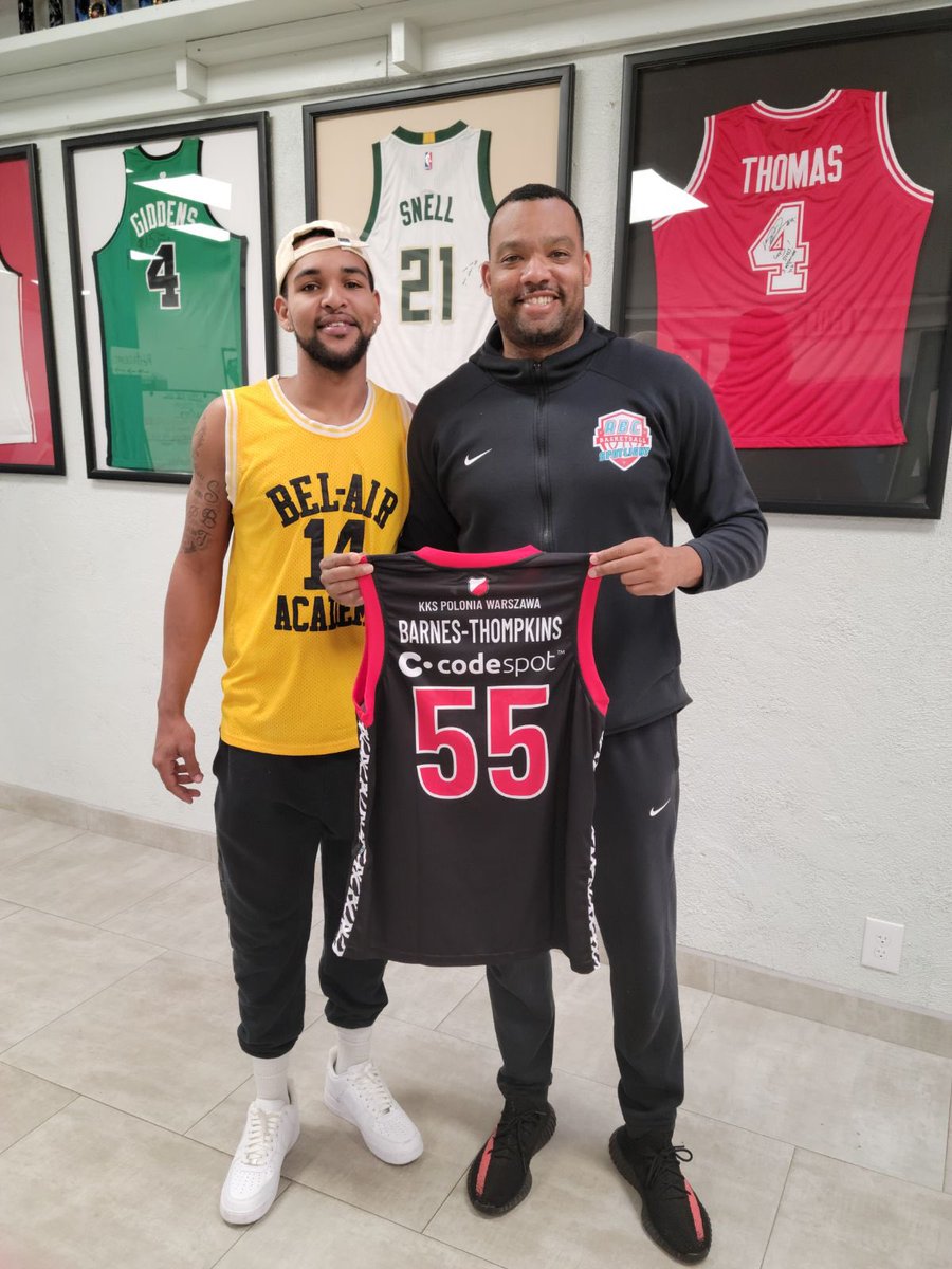 coach_bmase's tweet photo. Thanks to my guy for pulling up to @AlbuquerquePrep #ABCPrep @samgoesham55 #Sammy been rocking for years.  Overseas pro now straight out of New Mexico doing big things. @Coach_CraigSnow #NewMexicoStrong https://t.co/JoqeB1WOnU