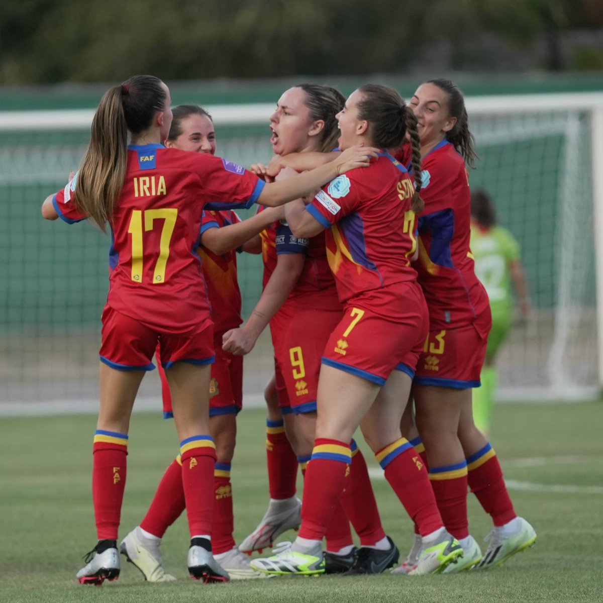 FINAL FINAL FINAL

𝗠𝗜𝗟𝗟𝗢𝗥 𝗗𝗘𝗕𝗨𝗧, 𝗜𝗠𝗣𝗢𝗦𝗦𝗜𝗕𝗟𝗘
🇲🇩 Moldàvia - 🇦🇩 Andorra (1-2)
⚽️ Irina Topal (16')
⚽️ Marina Fernández (28')
⚽️ Sònia Carrancà (76')

La Selecció Femenina s'emporta 3 punts de Moldàvia en el debut de la <a href="/WEURO/">WEURO 2025</a> 🇲🇩🇦🇩

#JuntesFemHistòria #SomAndorra