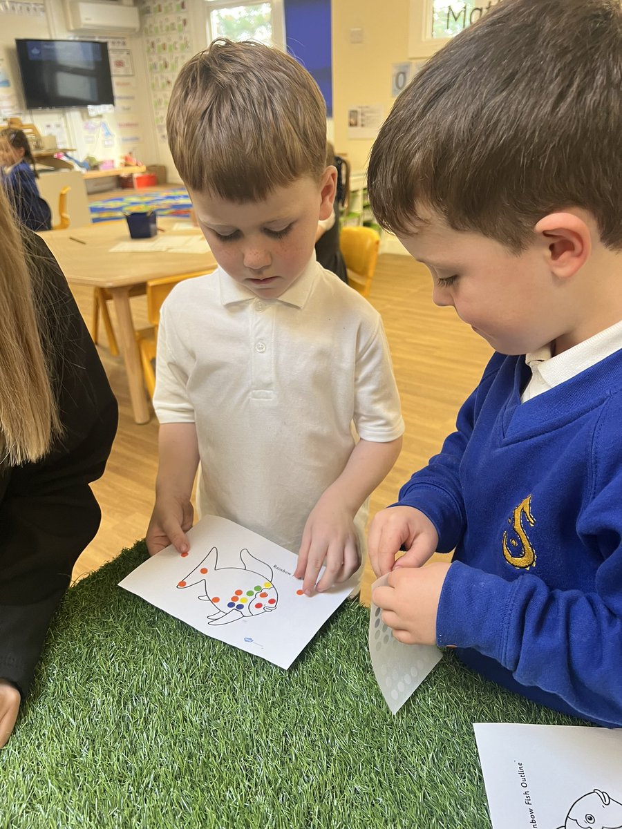 ShoresideRec's tweet photo. Rainbow Fish fine motor skills! We loved decorating rainbow fish with stickers today! Look at the patterns we made 
! 🖼 🐠 @Shoreside1234 @MrPowerREMAT @MissKnipeREMAT https://t.co/njNi2YYq2o