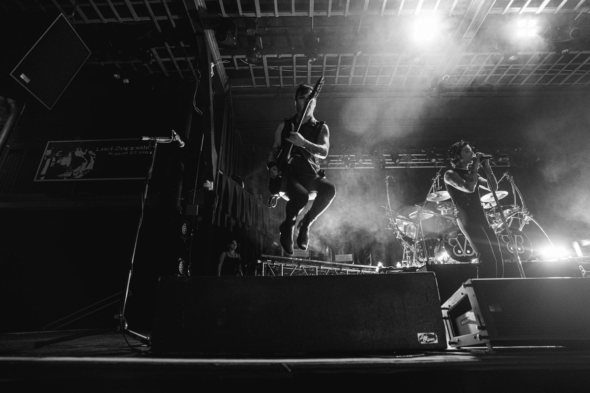 blackveilbrides's tweet photo. BVB Army invades the north east! Hampton went nuts! LFG CT, PA, NJ, NY you’re up this weekend! 💀 🔥 ⁣
Hampton, NH⁣
September 20, 2023⁣

Photos by Shawn Brandon https://t.co/WS4sxGX3lA