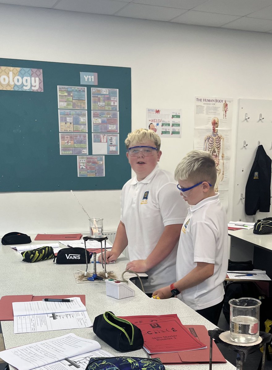 aths_science's tweet photo. 7R earning their Bunsen burner licences this week! Da iawn pawb! #TeamTâf @AfontafHigh https://t.co/oJPdqd8MBt