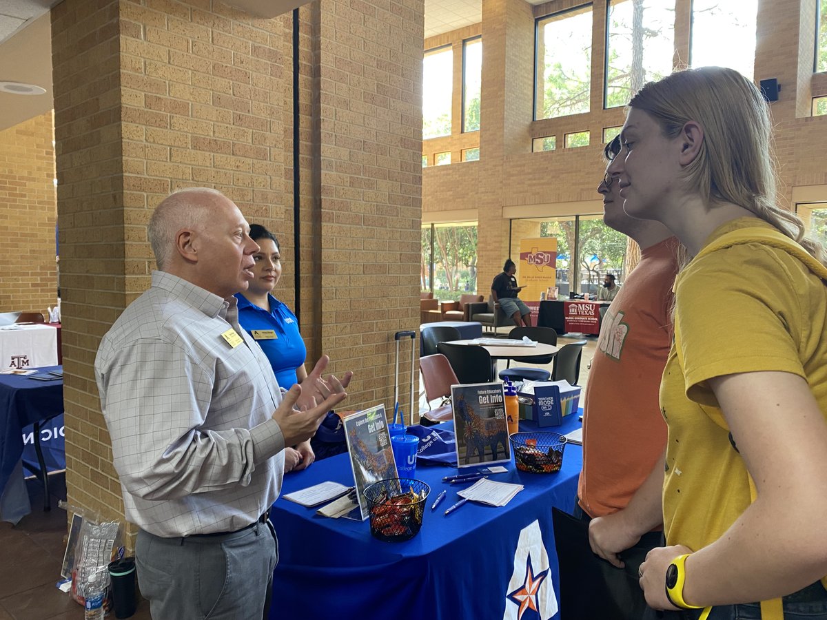 UTAeducation's tweet photo. We enjoyed meeting our future Mavs at this week's #UTA grad school fair &amp; @ArlingtonISD's College Night! 

Miss us? You can still connect! Complete our request for information form to learn about our programs for graduate, freshmen, and transfer students!

https://t.co/iZ8Gzs7hD0 https://t.co/ejNvn0zYMD