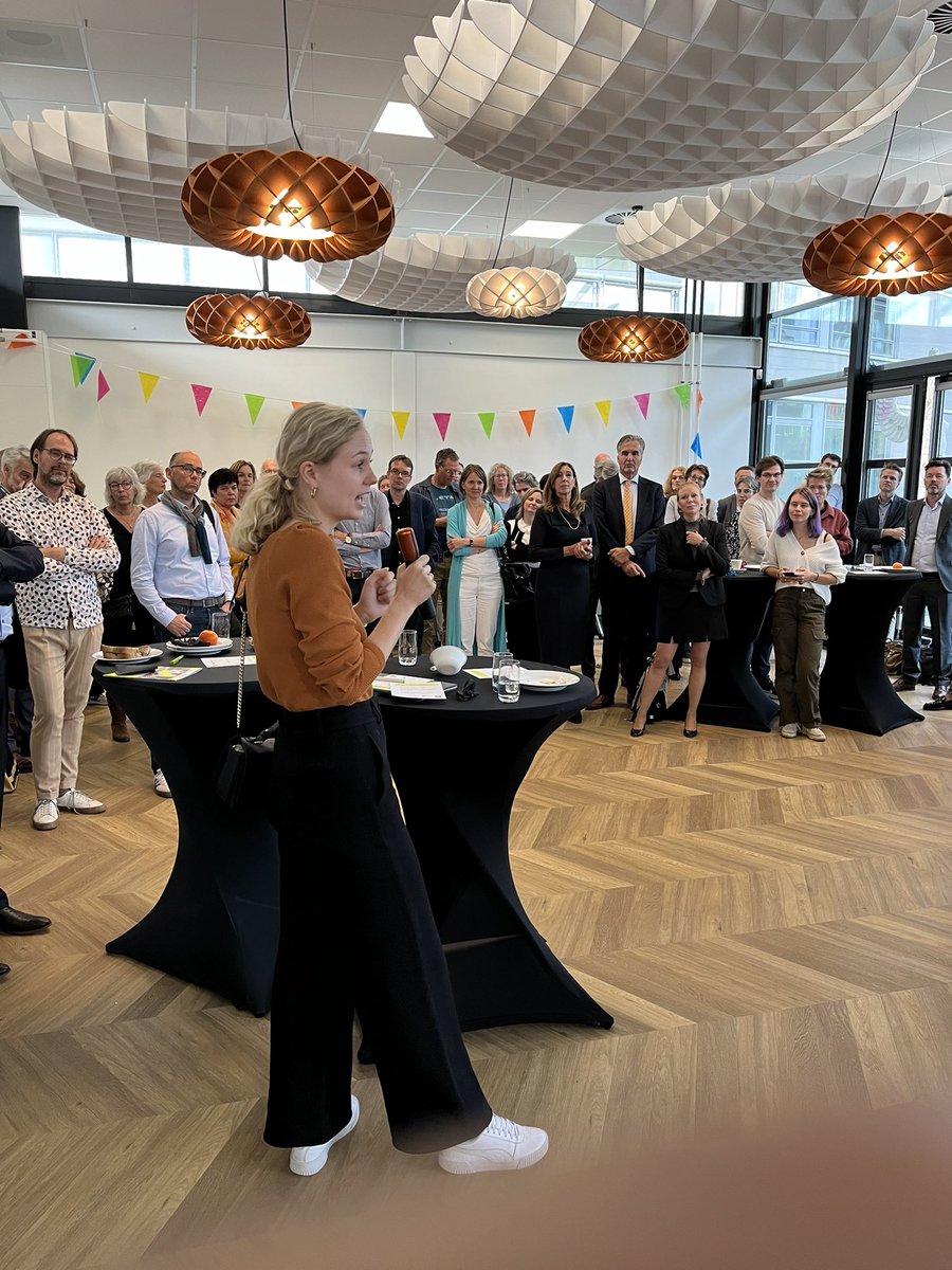 Enthousiaste kick-off lunch met de interne ZHIA-community, de Zuid-Hollandse samenwerking op onderzoek tussen <a href="/HSLeidenNL/">Hogeschool Leiden</a> <a href="/dehaagse/">De Haagse Hogeschool / THUAS (INACTIEF/INACTIVE)</a> <a href="/HsInholland/">Hogeschool Inholland</a> <a href="/hsrotterdam/">Hogeschool Rotterdam</a>
