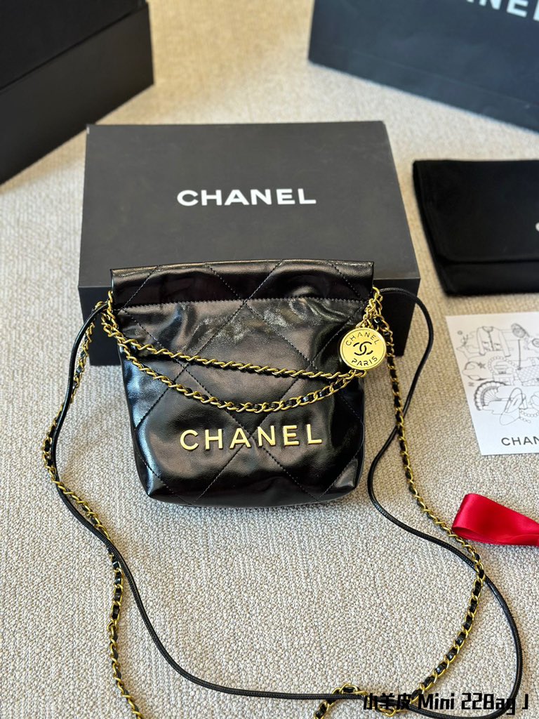 wei85803's tweet photo. Chanel bag
Yay or Nay? @wei85803
•
#bag #style #fashion #luxur #vminipochette
#lv #lvnewreleases #lvnewlaunch #vbag
#minks4all #ierushaaddict https://t.co/NOgUc41VEo