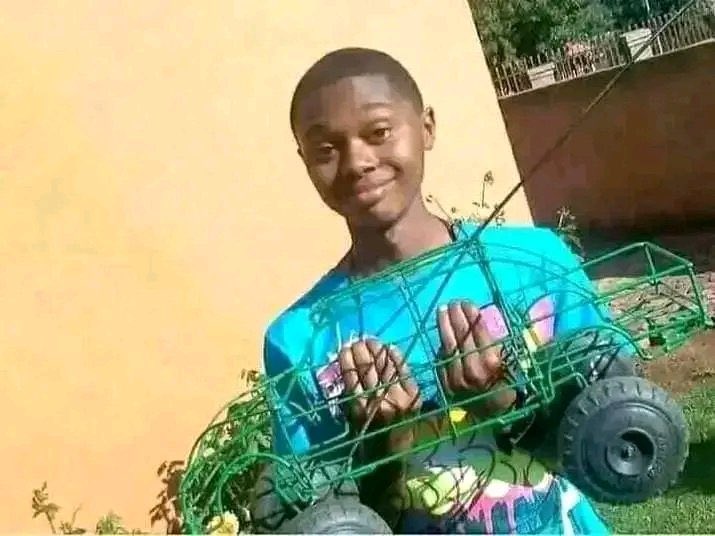 ChrisExcel102's tweet photo. Nasty C at 16.                              A-Reece at 16 https://t.co/ztxsbRsBaa