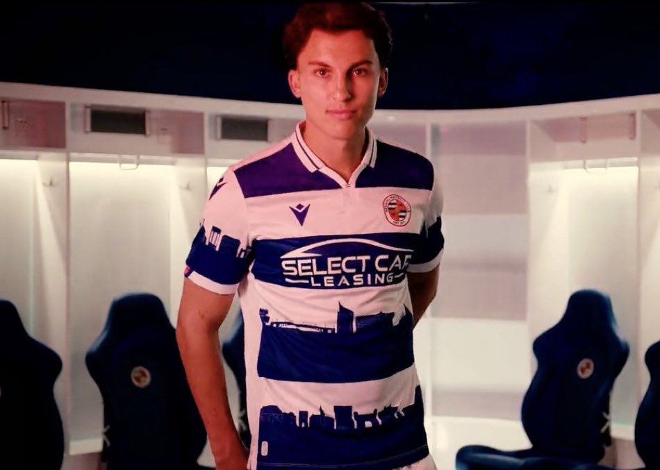 🚨 EPR SHIRT GIVEAWAY 🚨

If we pick up at least a point tomorrow at Blackpool we’ll give away 1 RFC shirt to a follower🔥

To enter follow <a href="/ElmParkRoyals/">EPR</a> 
Tag your favourite current player 
RT this tweet or whatever X call it now 

GOOOOO! GOOOO! 

#ReadingFC