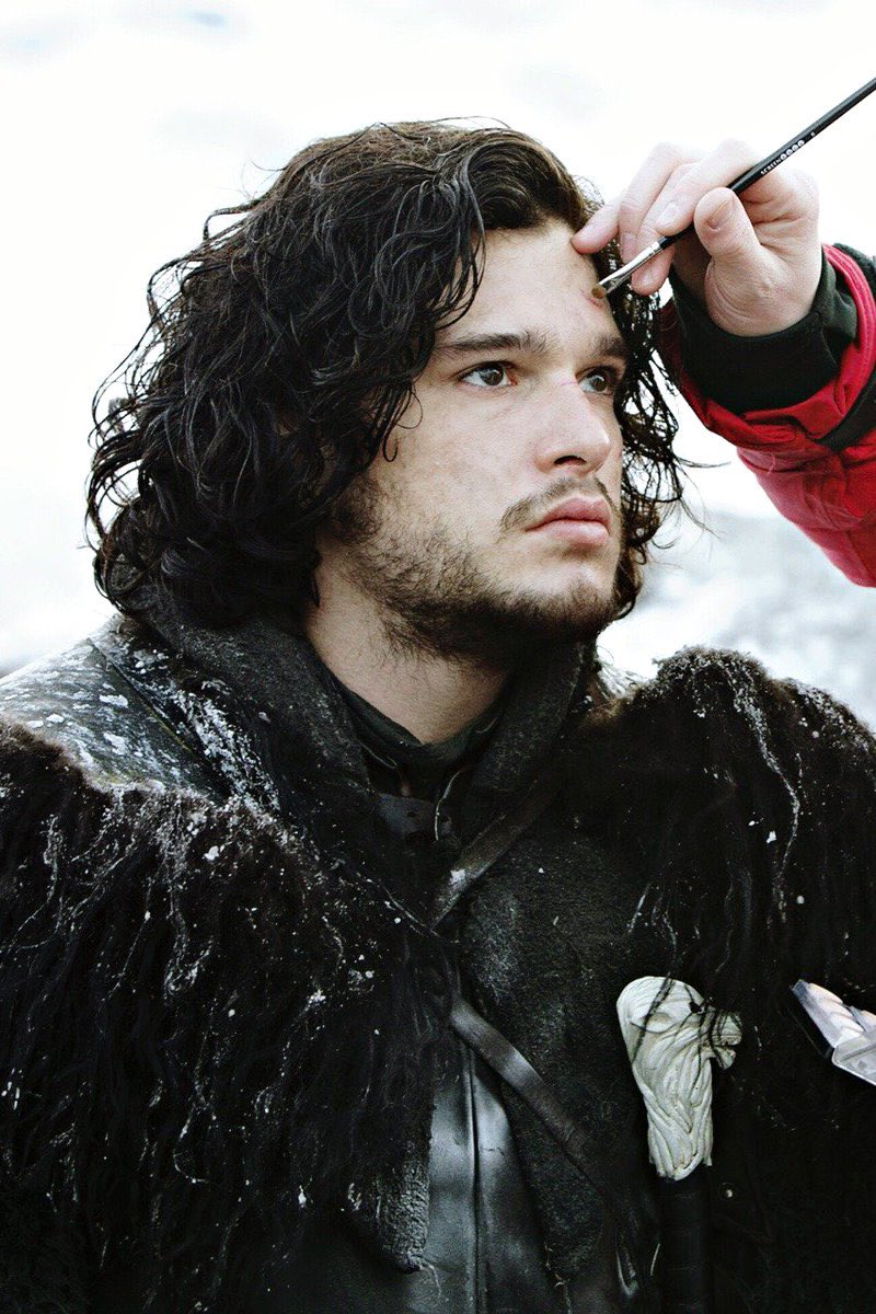 ScenesSnow's tweet image. Kit Harington behind the scenes of Game of Thrones season 2