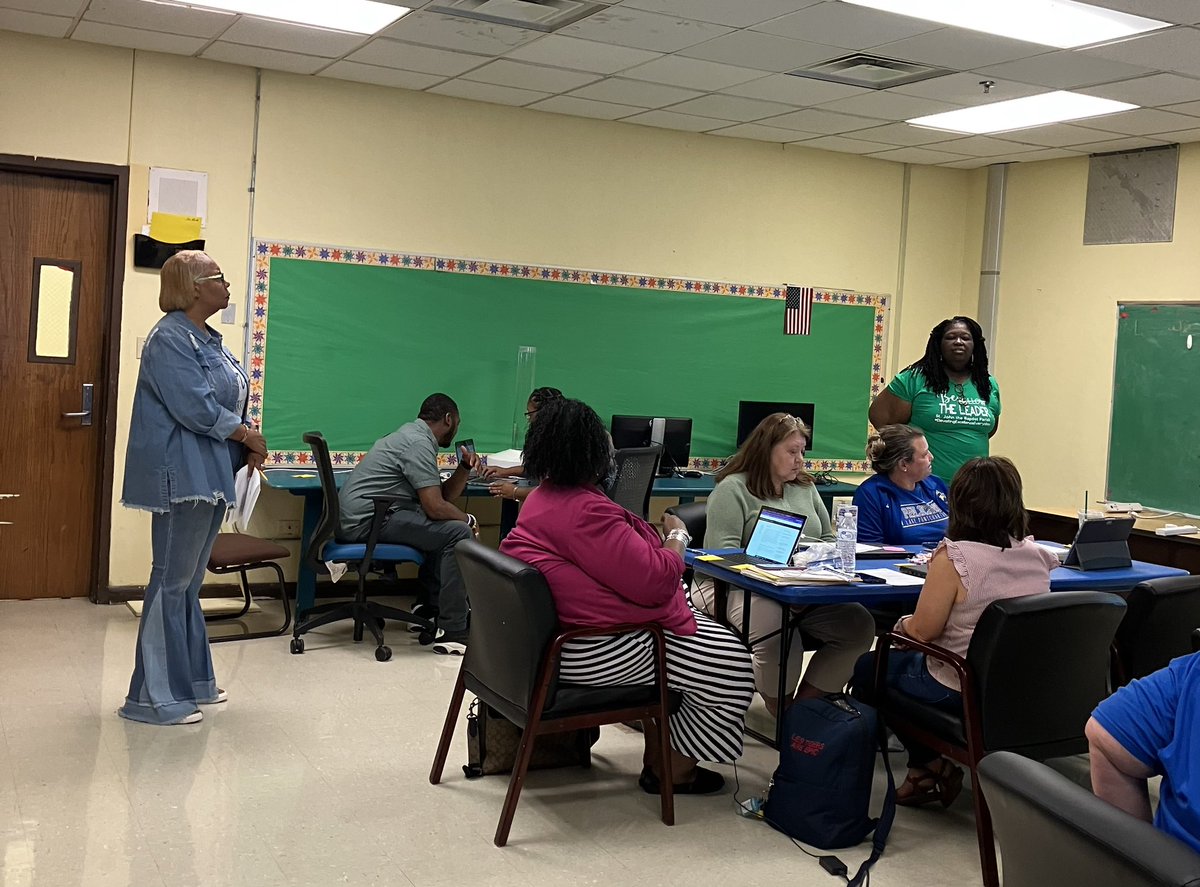 SJBPPSESS's tweet image. We are having an excellent day of Master Teacher PD and Collaboration in St. John! Our veterans are sharing impactful experiences with our novice MTs! 💚💛#ElevatingExcellenceEveryday