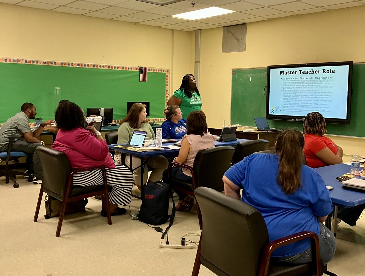 SJBPPSESS's tweet image. We are having an excellent day of Master Teacher PD and Collaboration in St. John! Our veterans are sharing impactful experiences with our novice MTs! 💚💛#ElevatingExcellenceEveryday