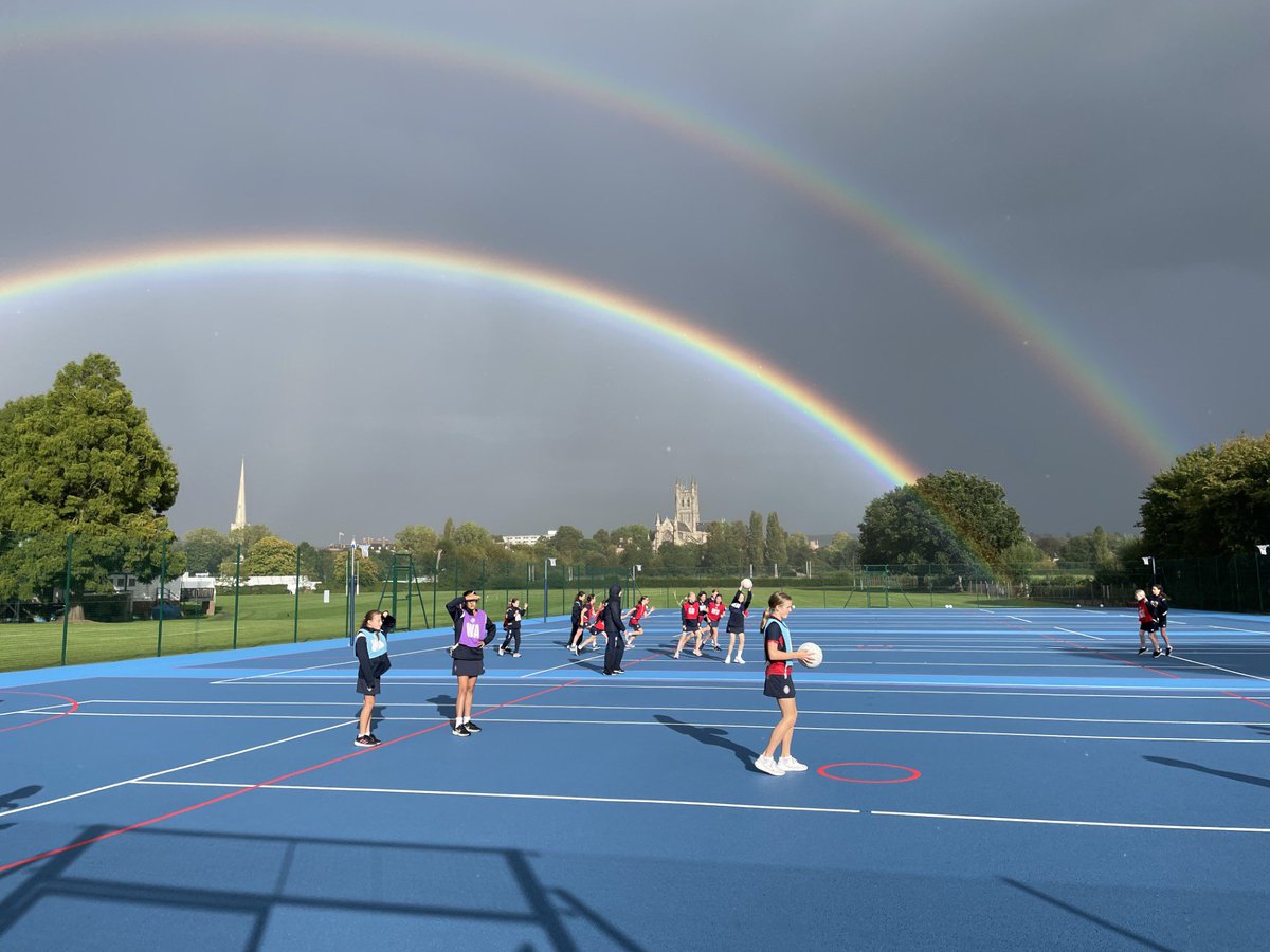 U12’s were treated to a double rainbow this evening 🌈🌈 ❗️07:20 meet at bus bay tomorrow for U16A/B and U15B - looking forward to KHS Netball Festival 💙 #KSWNetball l @KSW_Sport l @KingsWorcester
