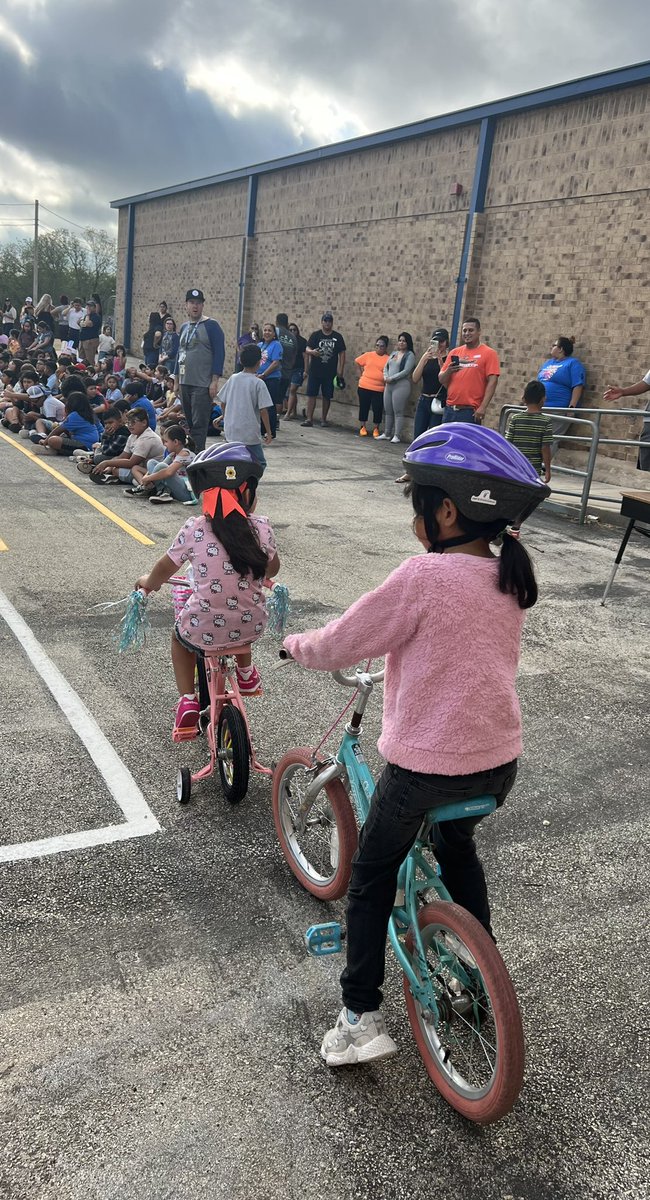 Thank you Officer Orosco/Passmore Elem for keeping students safe!  We gave out 36 helmets to students at their bike rodeo this morning! Thank you to those that donated to IF through The Big Give. We raised $1460! That’s 146 more helmets to help keep our youth safe! THANK YOU!! 💜