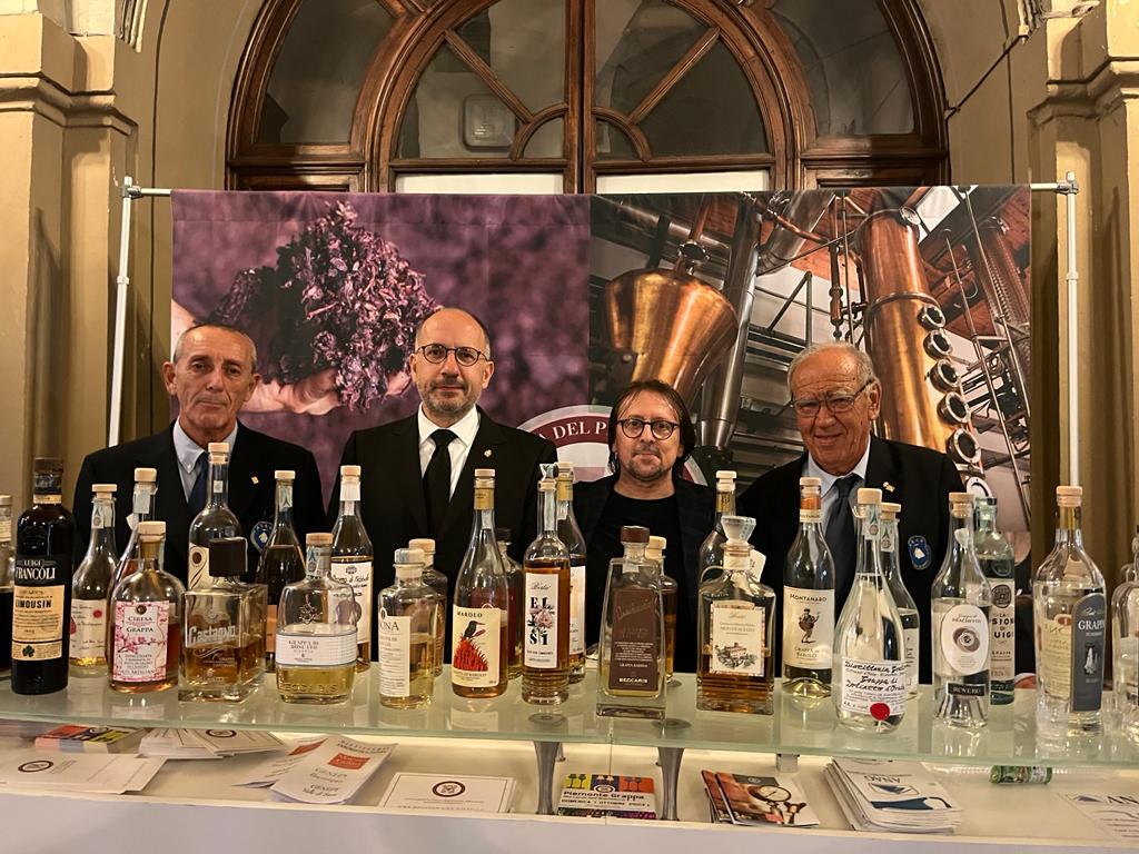 GrappaPiemonte's tweet photo. Grande visibilità per le grappe alla Douja 2023

Anche il Consorzio delle grappe piemontesi chiude la Douja d’Or 2023 con grande soddisfazione.

Leggi tutto 👇
https://t.co/vDk8DcBz3a https://t.co/JcH2VTYGyg