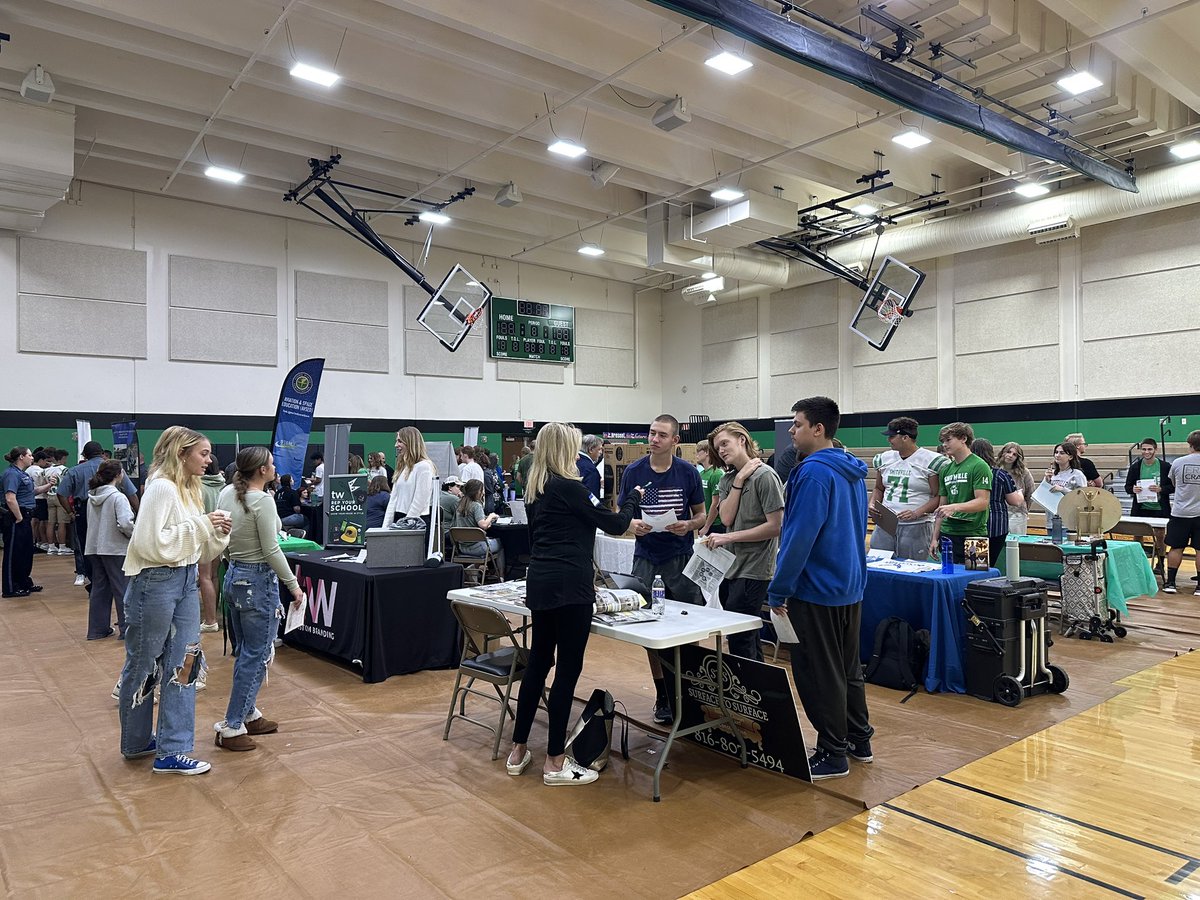 Smithville High School’s Career Day was a success! Students got to interact with over 50 business partners from the Kansas City area. #warriorpride