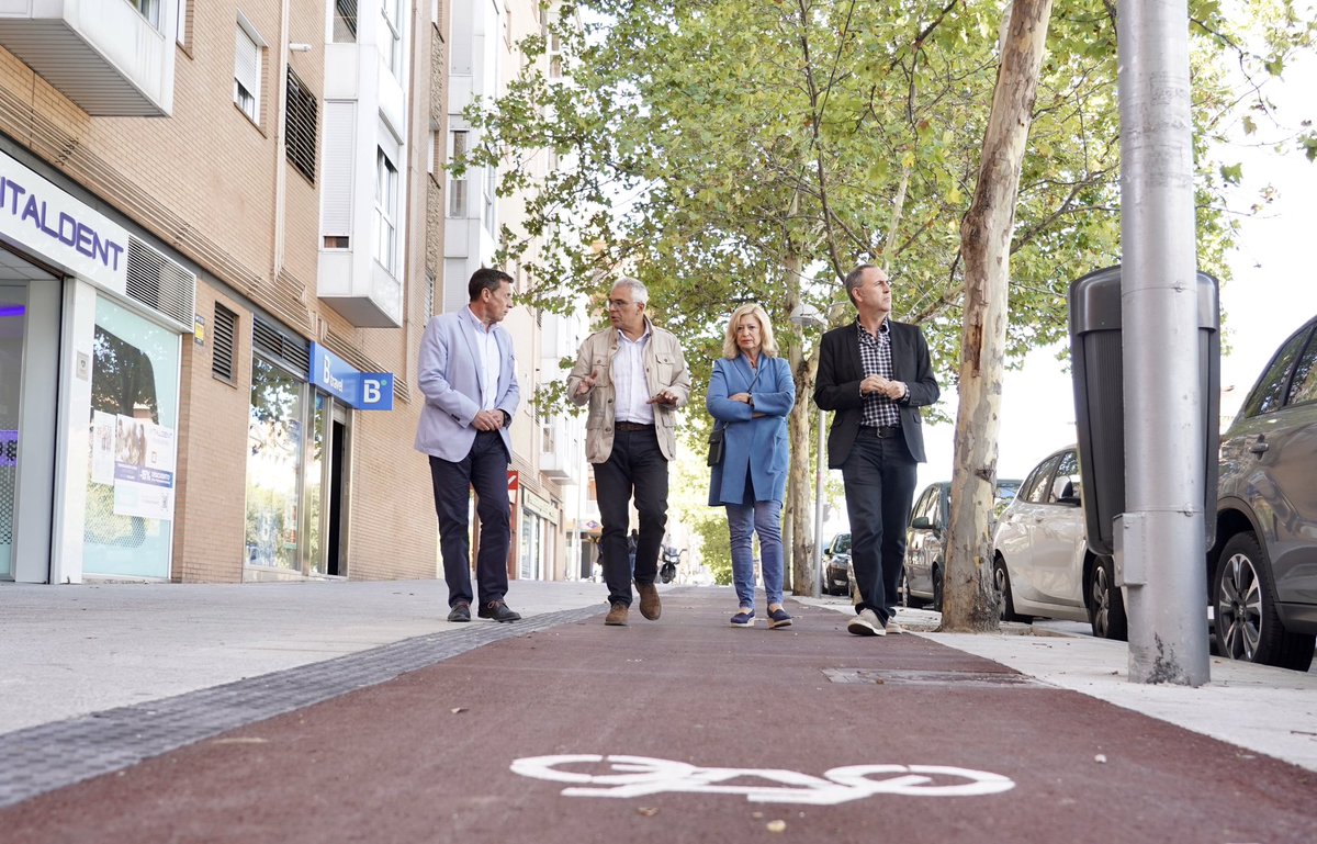 carlosizqtorres's tweet photo. ¡ Termina la #SemanaDeLaMovilidad #SemanaEuropeaDeLaMovilidad #SEM23 con un gran broche de oro !
#Carabanchel estrena 2,6 kilómetros de nuevos carriles-bici 🚲
Sin duda, #CarabanchelAvanza. https://t.co/6vBPXtgATx