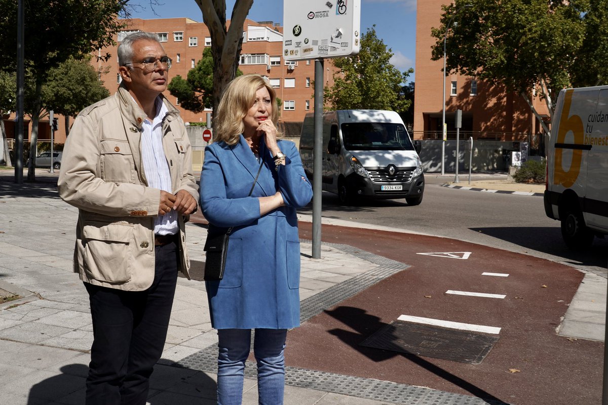 carlosizqtorres's tweet photo. ¡ Termina la #SemanaDeLaMovilidad #SemanaEuropeaDeLaMovilidad #SEM23 con un gran broche de oro !
#Carabanchel estrena 2,6 kilómetros de nuevos carriles-bici 🚲
Sin duda, #CarabanchelAvanza. https://t.co/6vBPXtgATx