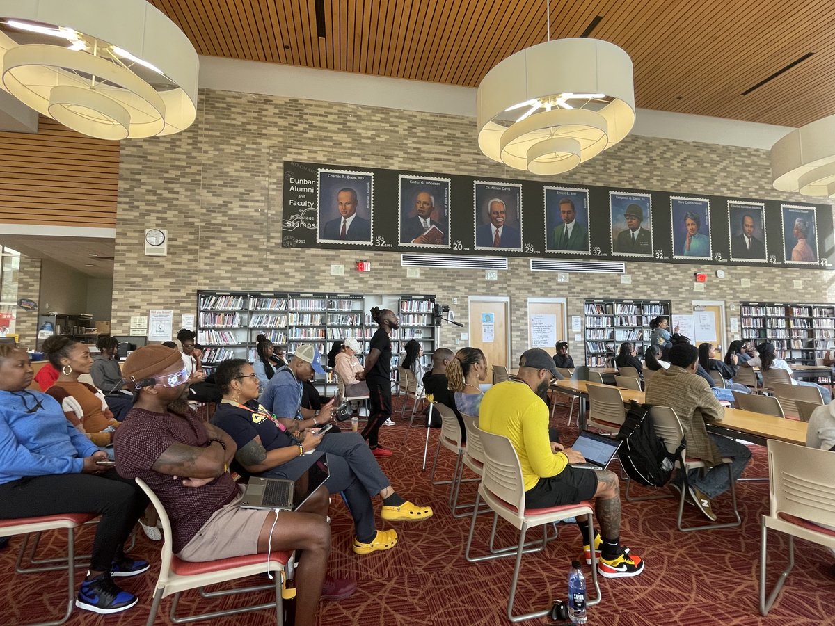 DunbarHSDC's tweet image. Students participated in the first Dunbar HS Student Government Association debate. Students and staff heard from the candidates new ideas, great concepts, and effective solutions for a better Dunbar. We are proud of you!
#Weworkforkids #since1870 #Raisingthebar
@XQAmerica…