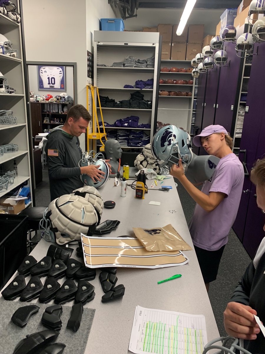 Meet Noah Larshus <a href="/nlarshus/">Noah Larshus</a> 
1st Year Linebackers Manager
Hometown: Oakley, Kansas
Specialty: Helmets &amp; Coaches Headsets
Favorite Candy: Skittles