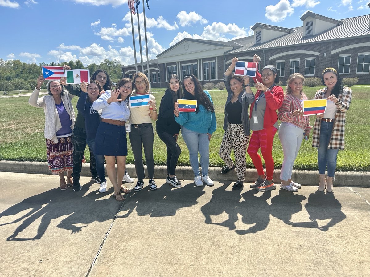 RiverParishesCC's tweet photo. We love it when students from all over the world come together to build a brighter future! Our Adult Education program changes lives! We are so lucky we get to meet such awesome students like these. #AEFLweek2023 #workreadyu #rougarous #literacymatters #communitycollege https://t.co/WXy29dcA8X