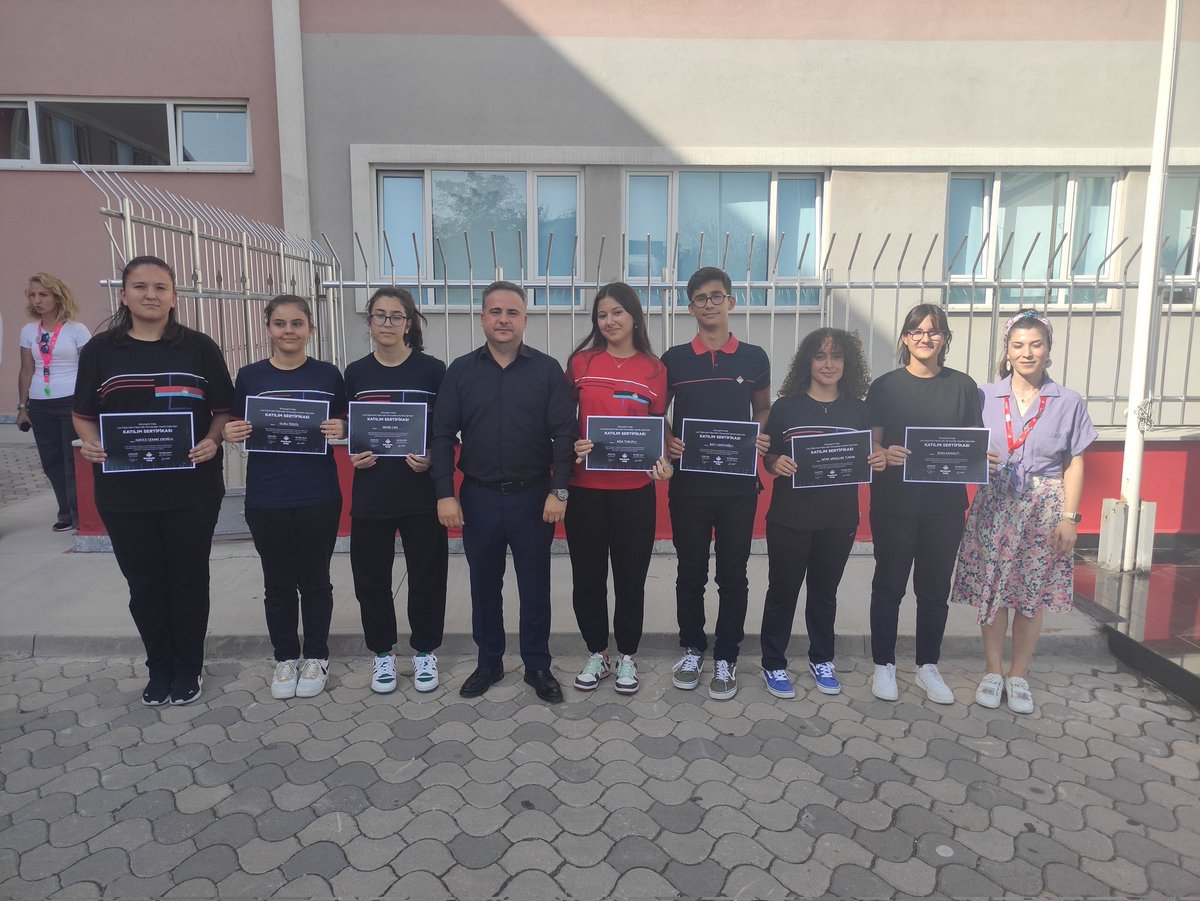 2022 - 2023 eğitim öğretim yılında matematik olimpiyatları eğitimlerine katılarak başarı gösteren öğrencilerimiz belgelerini aldılar. Öğrencilerimizi tebrik ediyoruz. ❤️💙

#bahçeşehirkoleji