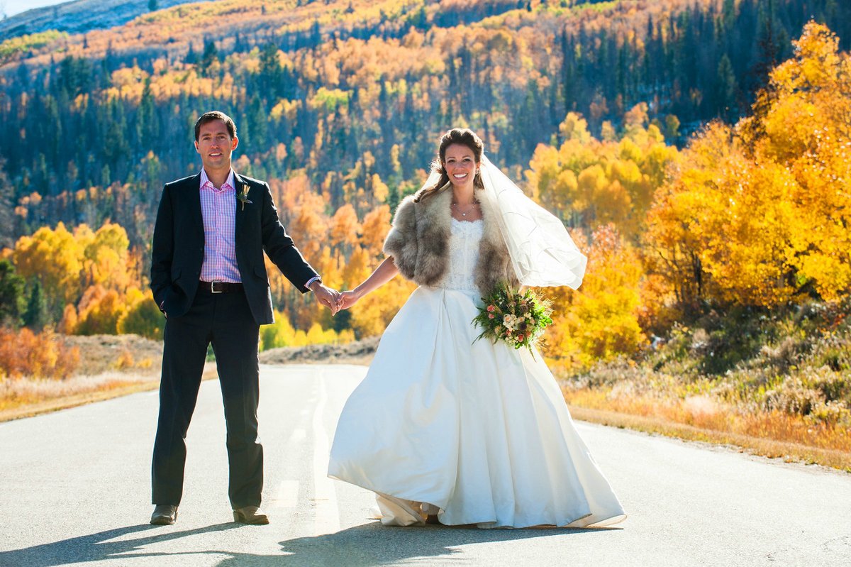 DudeRanchers's tweet photo. Your fall 🍂 wedding dream awaits you! 
#duderanchweddings #fallweddings #duderanchvacation #westernwayoflife https://t.co/OkwNwSzXhU